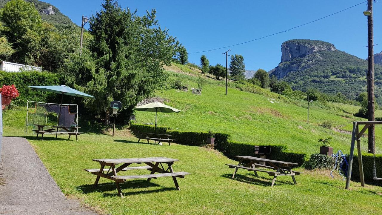 Apartamentos La Corona - Cabrales Carrena de Cabrales Dış mekan fotoğraf